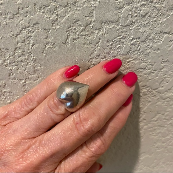 Vintage Sterling Puffed Heart Ring - Picture 5 of 6